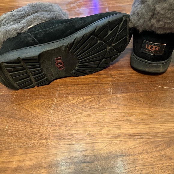 UGG Suede boots with fleece top + hanging Pom-poms - Picture 9 of 9